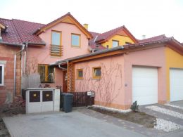 Rodinn� d�m, Ku�im - Pohled na d�m z ulice