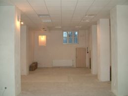 Komer�n� nemovitost, T�inec / Star� M�sto - fotografie �.1