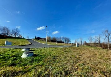 Stavební pozemek na prodej, Puklice