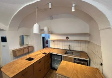 Komerční nemovitost k pronájmu, Hukvaldy