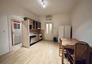 Byt 2+kk k pronájmu, Praha / Nusle, ulice Táborská