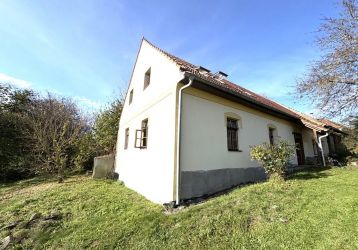 Rodinný dům na prodej, Mojné / Černice