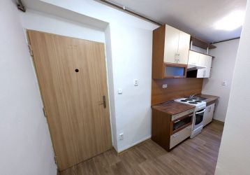 Byt 3+kk k pronájmu, Zubří / Sídlištní