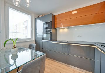 Byt 2+1 na prodej, Hodonín / Lužní